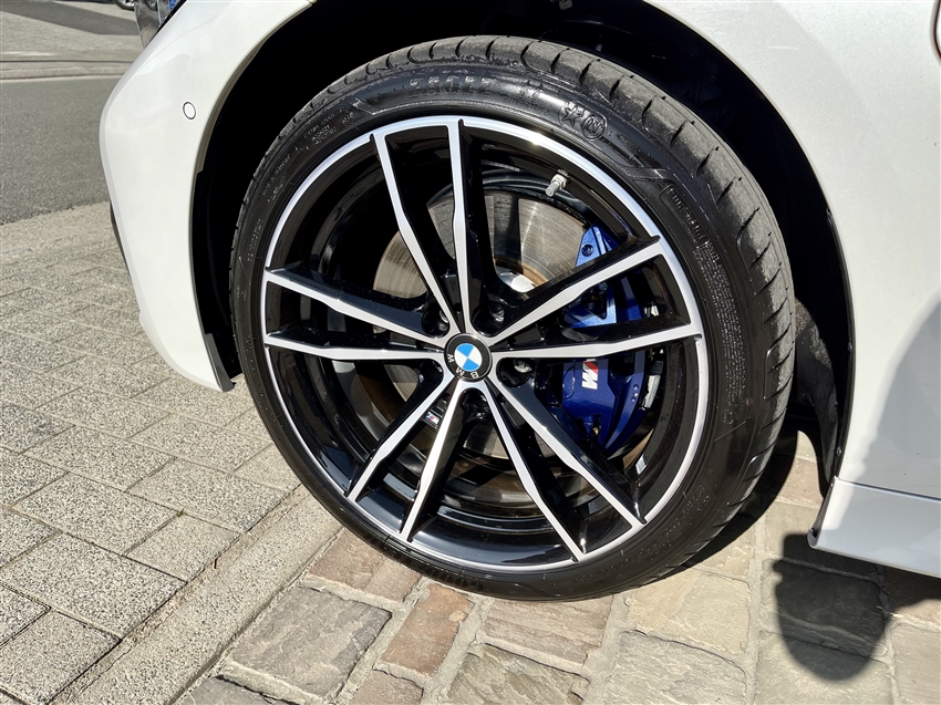 BMW 330e xDrive M-Sport